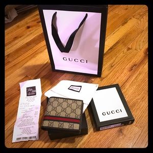 Classic Men’s Gucci Wallet